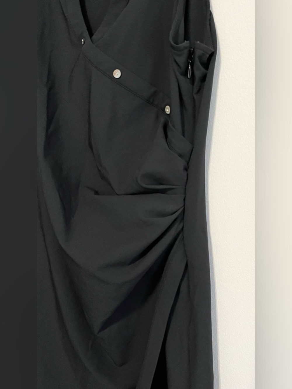 NWOT Cinq a Sept Margie Notched Hem Sleeveless V Neck Mini Dress in Black.
Sz 12 - Picture 7 of 11